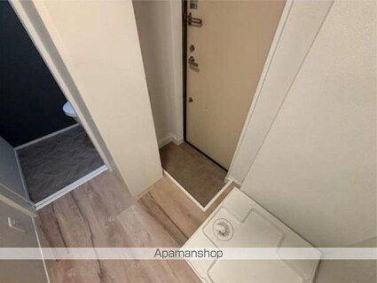 ＣＡＳＡ　ＣＡＬＭＡ東新宿[1R/18.91m2]の玄関