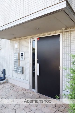 セレブ ウィット B棟の玄関写真