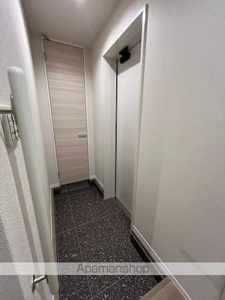 和歌山県和歌山市十三番丁[1LDK/49.5m2]の玄関