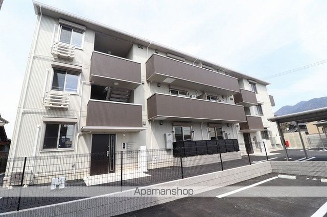 ARIGA 10 D棟の玄関写真