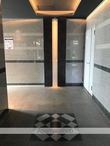レジディア新中野の玄関写真