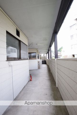 ホワイトファミール高和の玄関写真