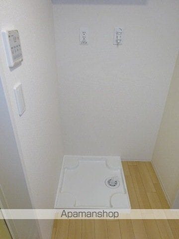 米子市 2階建 築8年の内装写真