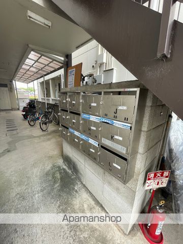 コーポホワイト南出島 B棟の玄関写真