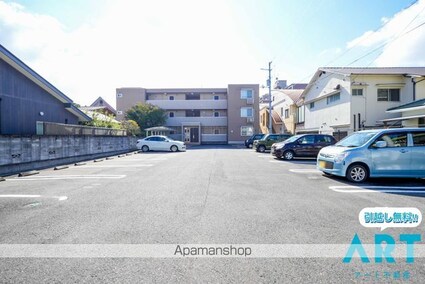 ｆｅｌｉｃｅ岩崎[1LDK/43.6m2]の駐車場2