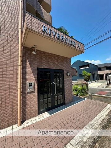 リバーサイドNの玄関写真