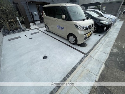 ＤーＲＯＯＭ銀杏町ＩＩ[1LDK/42.13m2]の駐車場