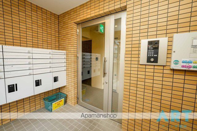 ネスト山越の玄関写真