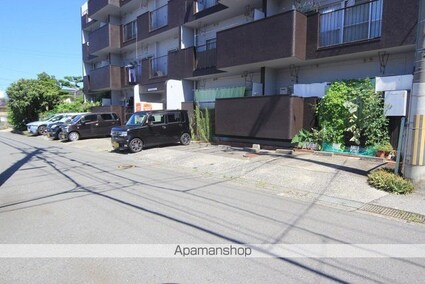 グランドロッソ朝生田[2DK/43.74m2]の駐車場2