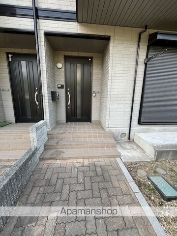 クレセント 弐番館の玄関写真