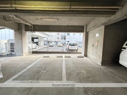 戸田ビル[1LDK/53.3m2]の駐車場