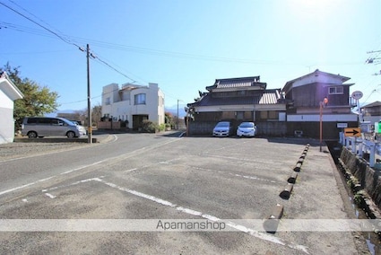 ヴィレッヂ上野[1K/22.8m2]の駐車場