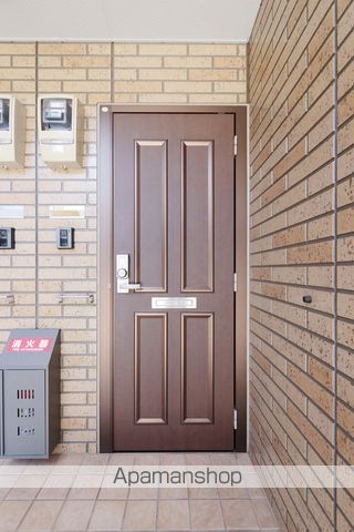 エーデルハイム II棟の玄関写真