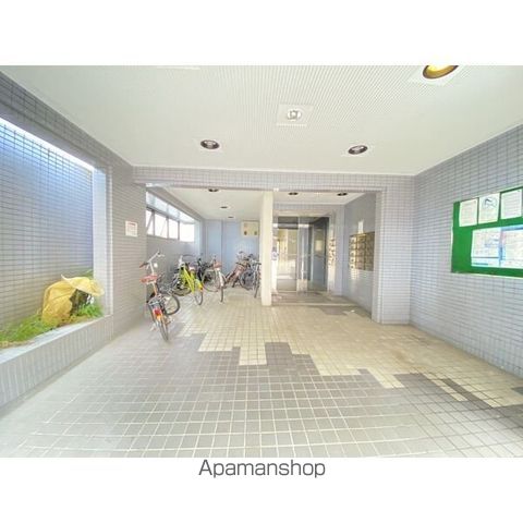 ヴィヴィアン名東本通の玄関写真