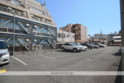 ルネス　アーデル[1K/28.16m2]の駐車場