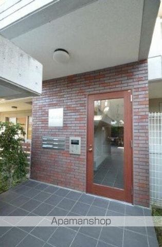 オアシスB棟の玄関写真