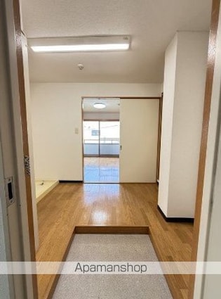 石本ビル[1K/26m2]の玄関