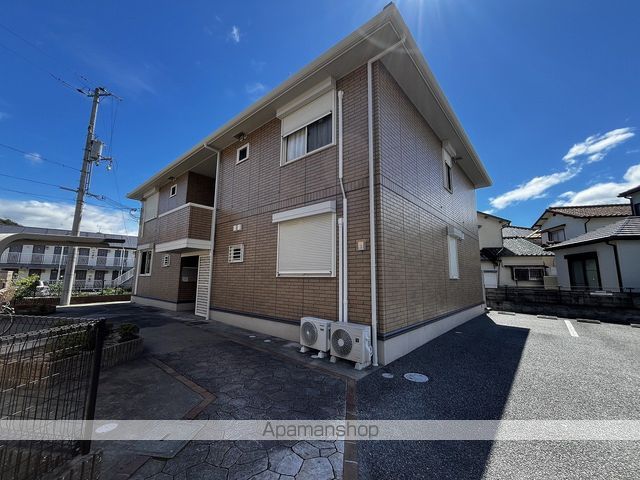 パインハイツ B棟の外観写真