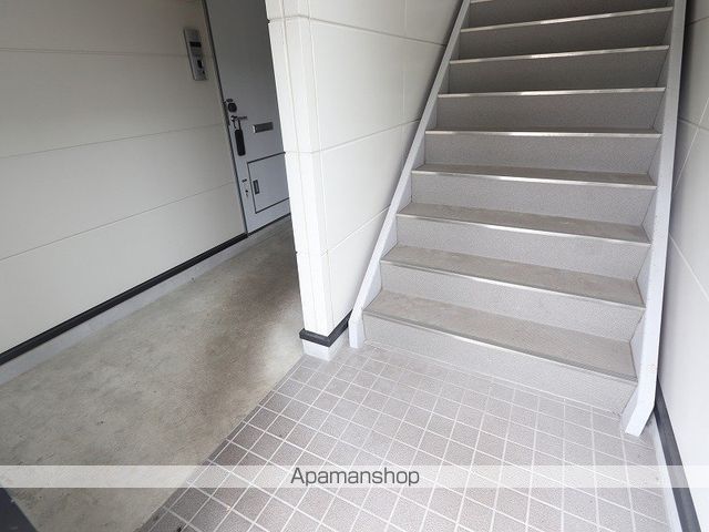 レオパレスフォンティーヌの玄関写真