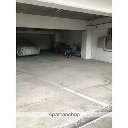 佐竹ビル[2K/30m2]の駐車場