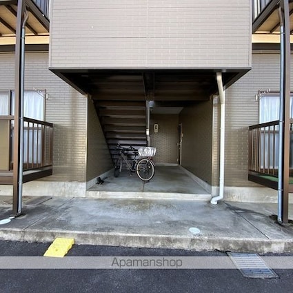 ＰＡＬＡＣＥ　ＢＬＵＥ　ＳＫＹ　Ｃ[2DK/43.69m2]のエントランス