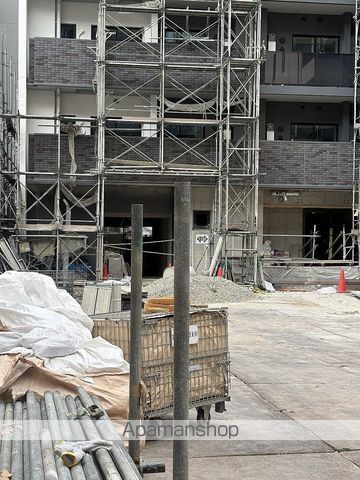 RENAI FLATS松屋町駅前の玄関写真