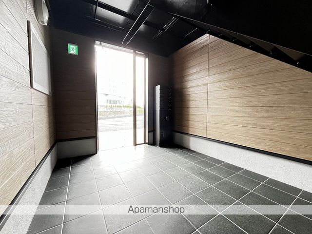 MISTRAL手柄山平和公園駅前の玄関写真