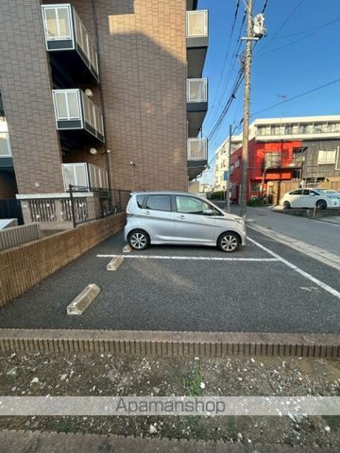 レオパレスクローバー[1K/19.87m2]の駐車場