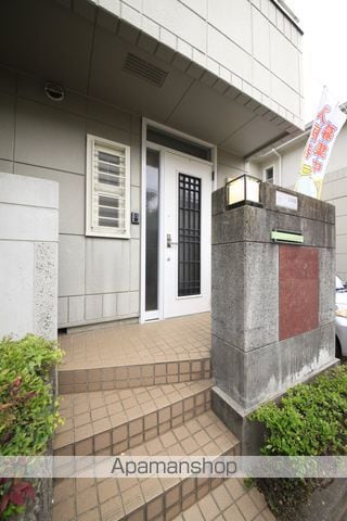 ブリージングタウン百草園J棟の玄関写真