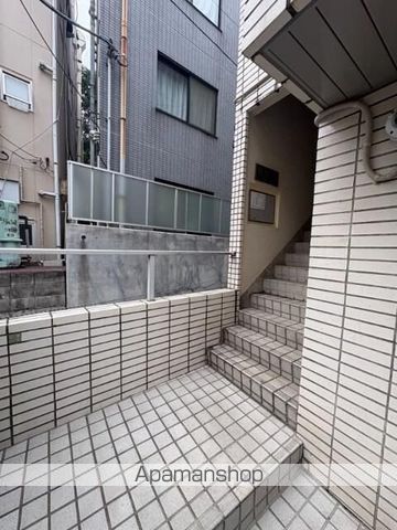 佐藤ビルの玄関写真