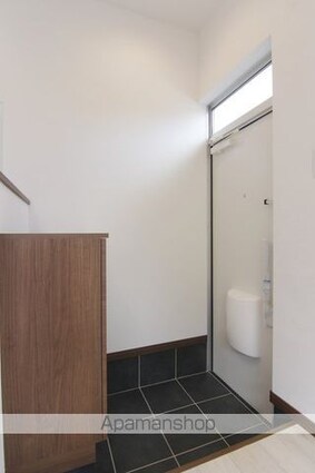 ＢＥＬＧＲＡＶＩＡ　ＩＳＨＩＩ　Ｂ棟[2DK/44.76m2]の玄関