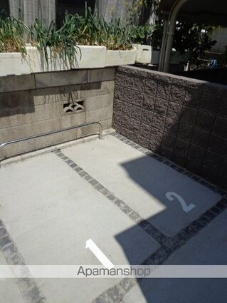 ロータス府中[1LDK/45.84m2]の駐車場