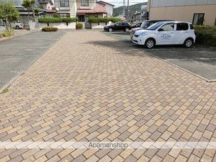 グリーンヒルズＢ[2LDK/52.5m2]の駐車場