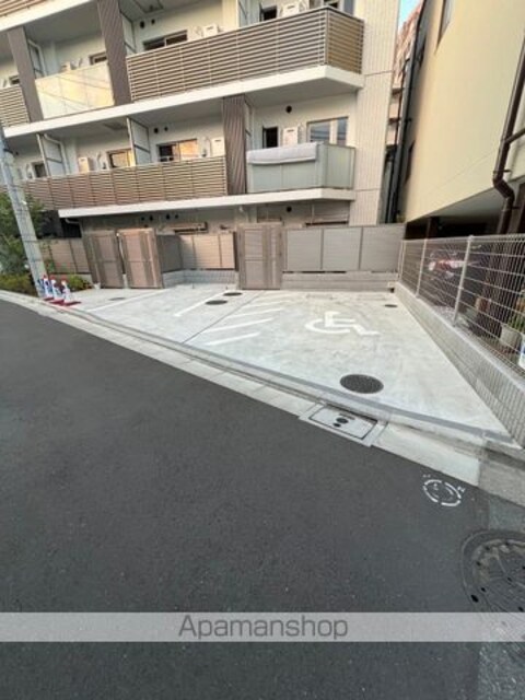 東京都新宿区上落合１丁目[1LDK/30.02m2]の駐車場