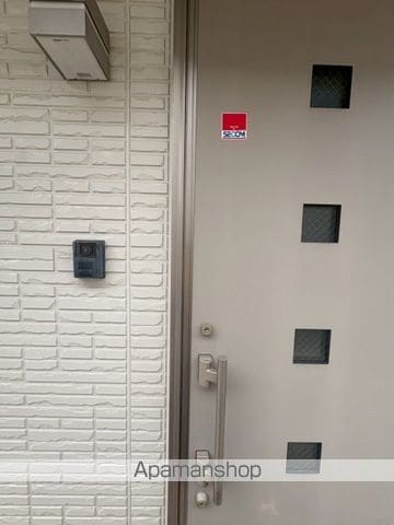 中央本線 三鷹駅 徒歩26分 3階建 築16年の玄関写真
