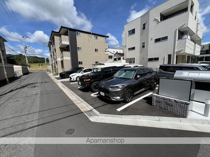 Ｗｅｓｔ　Ｒｉｖｅｒ　Ⅱ[1LDK/40.14m2]の駐車場