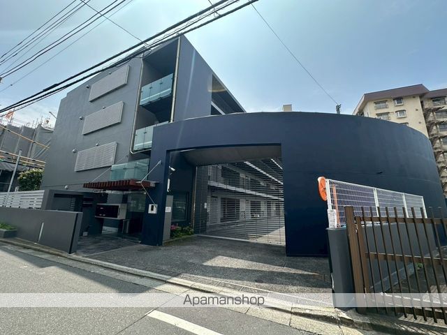 レジディア北新宿の玄関写真