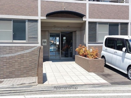 ラルゴ・ヴェローチェ[1K/27m2]のエントランス