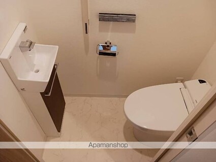 Ｔｏｔｓｕ　Ｒｅｓｉｄｅｎｃｅ　Ｋａｍｉｎａｒｉｍｏｎ[2LDK/54.7m2]のトイレ