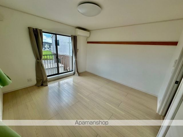 シャインストーンの内装写真