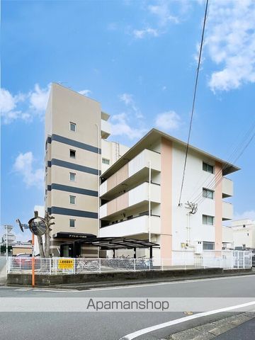 アソシエート前田の内装写真