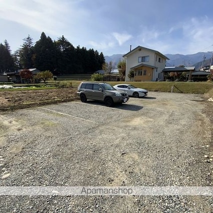 ハウス１０[2DK/40.5m2]の駐車場