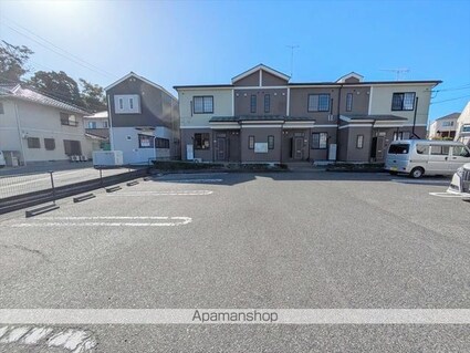 グラン・クール　Ａ[2LDK/61.98m2]の駐車場