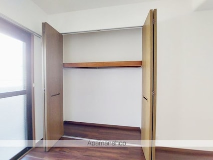 ロイヤルメゾン岩崎町[3LDK/78.89m2]の収納