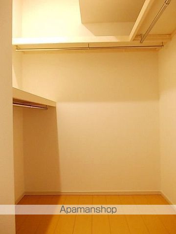 秋田市 2階建 築11年の内装写真