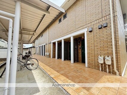 ファミール多摩平[1R/33.78m2]のエントランス