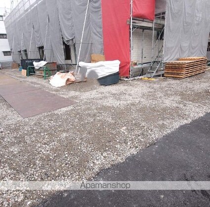 ルミナス・スターズ[1LDK/50.43m2]の駐車場