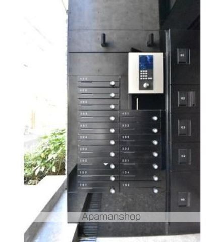 プライマル駒沢大学の玄関写真