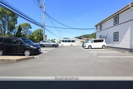 マンダリーナ[1LDK/46.49m2]の駐車場