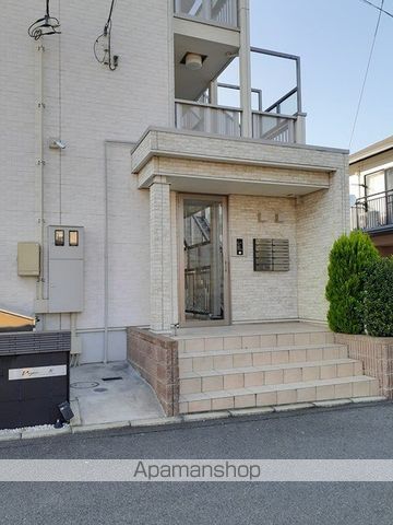 ヴェルジェクワトロの玄関写真